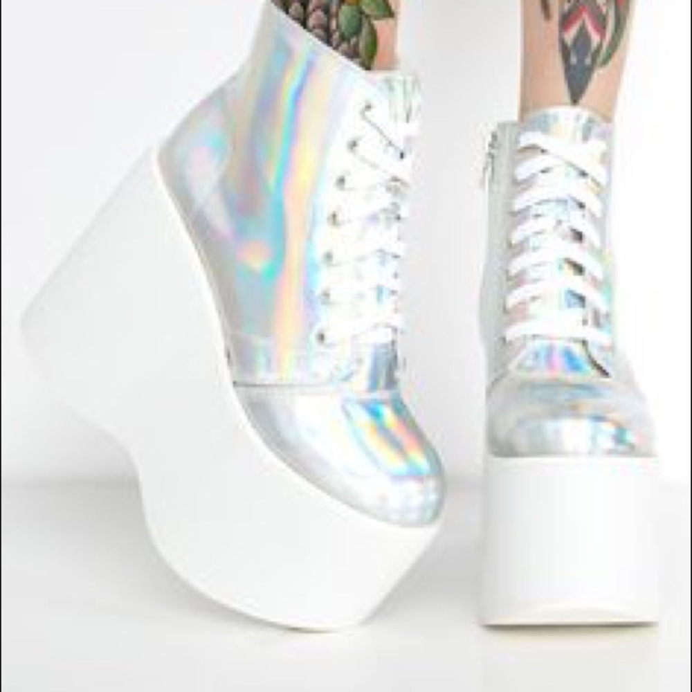 Holographic white platforms